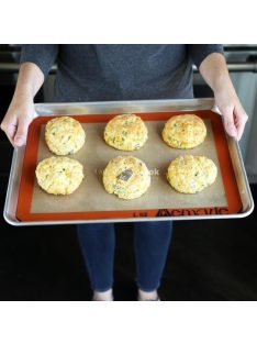   Tapadás- és ragadásmentes szilikon sütőlap sütéshez és főzéshez