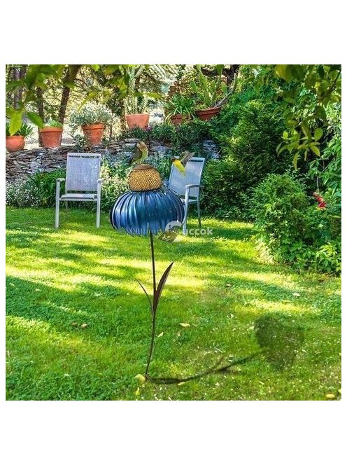 Piros Virág Alakú Madáretető Kerti Dekorációként Használható