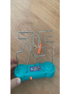   Kék színű vonalvezető labirintus készségfejlesztő játék gyerekeknek