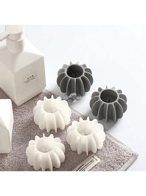 Többször használható szilikon mosólabda, szürke színű, ruhák kíméletes tisztításához