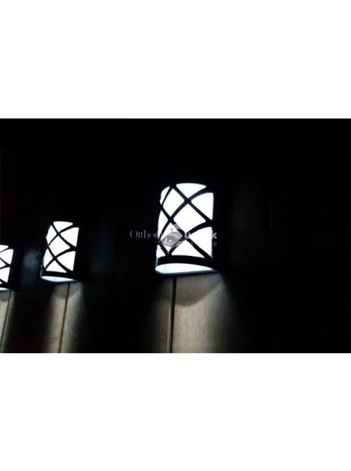 Napelemes vízálló LED fali kerti lámpa kültéri világításhoz