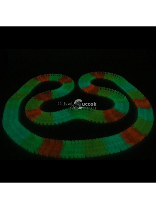 Autópálya játék szett világító autóval gyerekeknek és családi szórakozáshoz