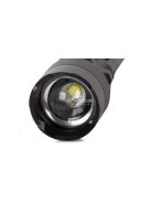 Erős taktikai LED zseblámpa XHP50 zoom funkcióval és USB csatlakozással kültéri használatra.