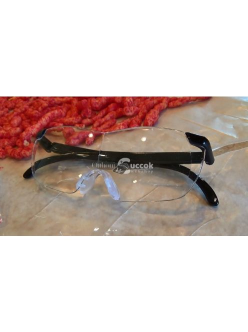 Nagyító lencsés szemüveg precíziós munkához és olvasáshoz