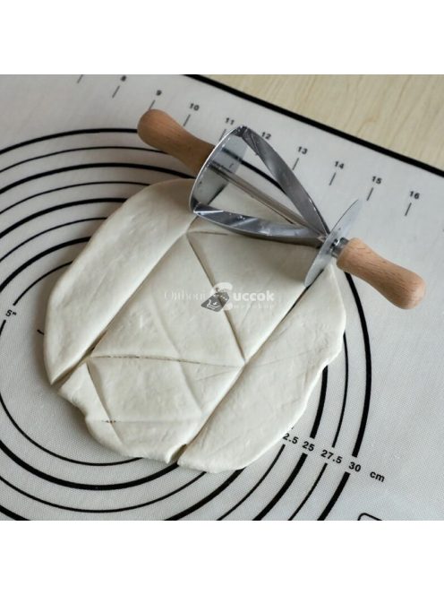 Croissant tésztavágó eszköz sütéshez és péksütemény készítéshez