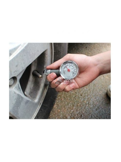 Gumiabroncs légnyomásmérő