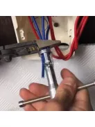 Huzalcsupaszító és csavaró szerszám