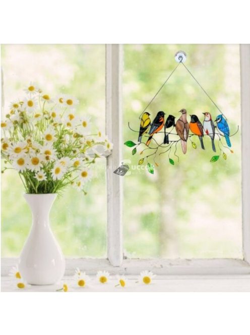 Színes, festett műanyagból készült dekor madarak