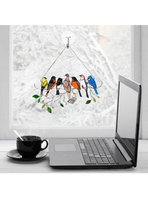 Színes, festett műanyagból készült dekor madarak