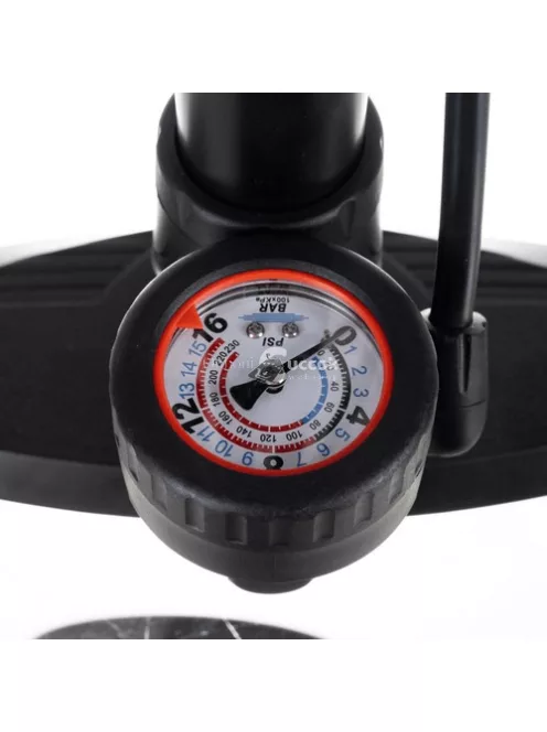 Kézi pumpa nyomásmérővel (Trizand)