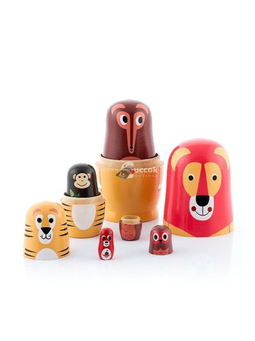 Fa matrjoska játék állatfigurákkal