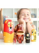 Fa matrjoska játék állatfigurákkal