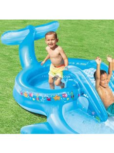   Felfújható gyerekmedence csúszdával és vízpermetezővel 235 L