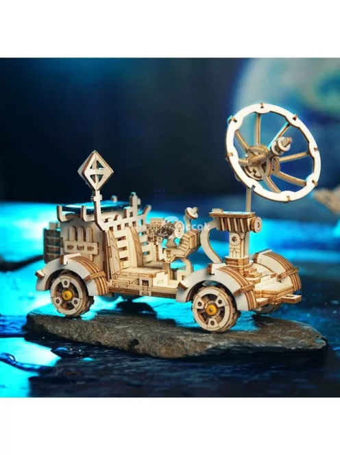 Napelemes antennás holdjáró modell