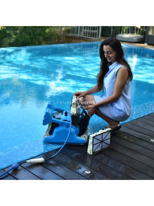 Maytronics Dolphin F60 medenceporszívó robot - automata vízalatti tisztító