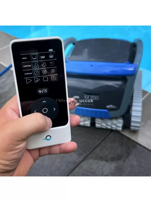 Maytronics Dolphin M700 vízalatti medence automatikus porszívó robot