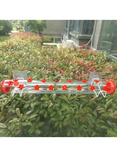 Ablakra helyezhető tapadókorongos etetőcső