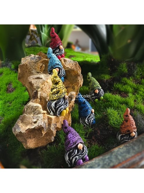 7db Manó Gyanta Szobrok