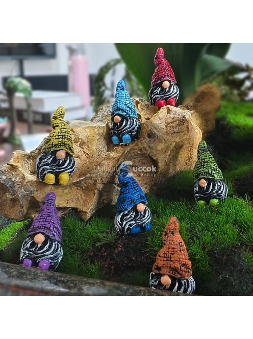 7db Manó Gyanta Szobrok