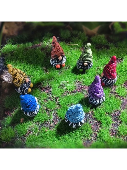 7db Manó Gyanta Szobrok