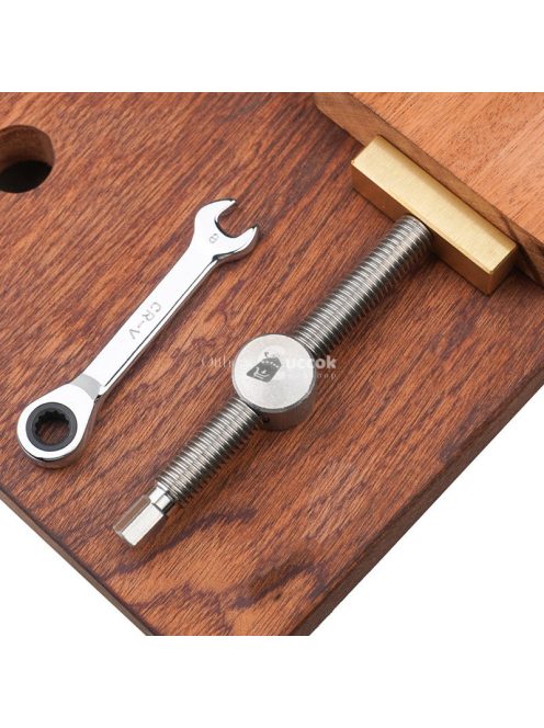 Állítható sárgaréz rögzítősatu