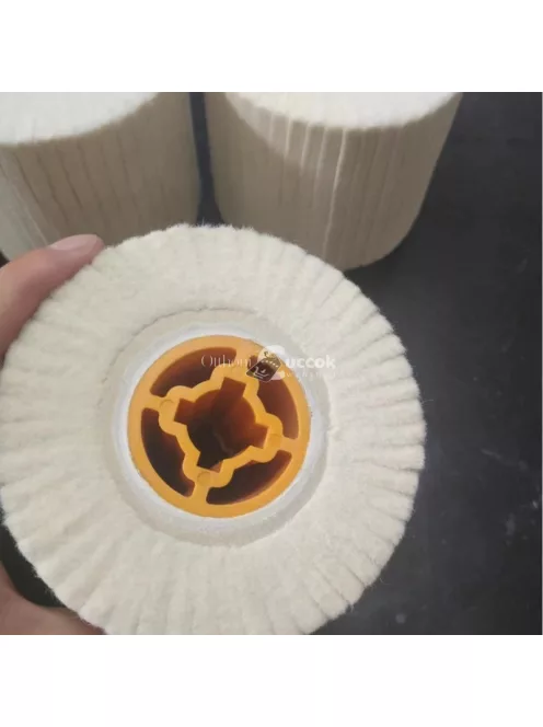 Nagyon sűrű, keresztirányú, gyapjúkefe