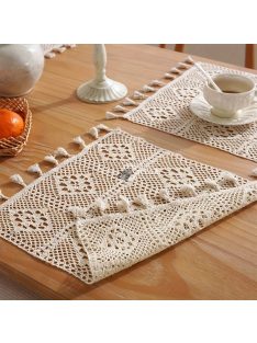 Kézzel Készített Horgolt Asztali Alátét Bojttal 1db