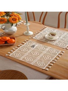 Kézzel Készített Horgolt Asztali Alátét Bojttal 1db