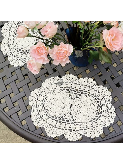 Kézzel készített horgolt ovális asztali alátétek csipkés széllel