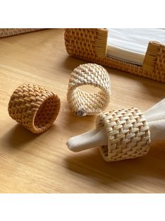   Kézzel készített skandináv stílusú, fonott búzacsőszál tányérkötők