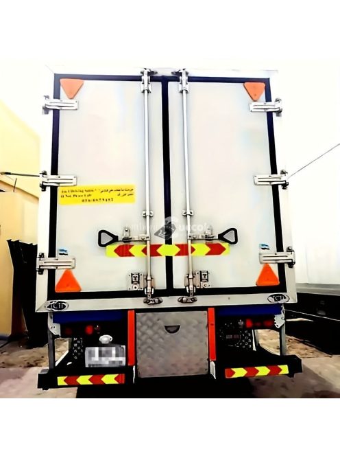 Fényvisszaverő biztonsági szalag járművekhez és pótkocsikhoz