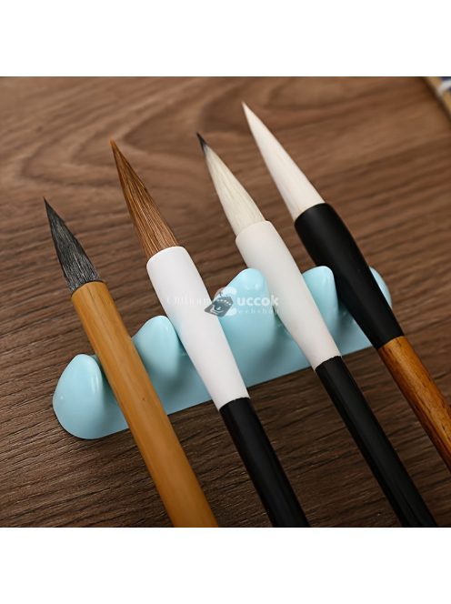 Kék kefe tartó festéshez