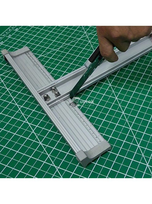 Öntisztító PVC vágólap