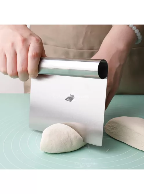 Rozsdamentes Acél Tésztavágó és Sütőkaparó Mérőjelölésekkel