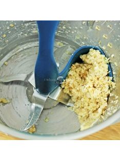 Univerzális, forgatható tisztítóeszköz