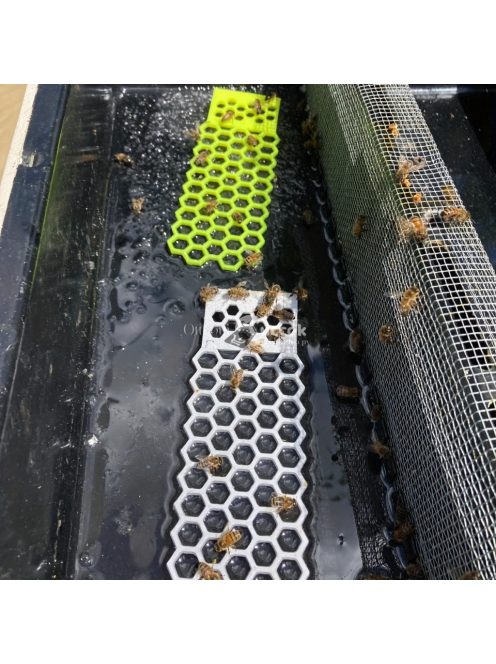 Lebegő méh létra kertekhez és madárfürdőkhöz