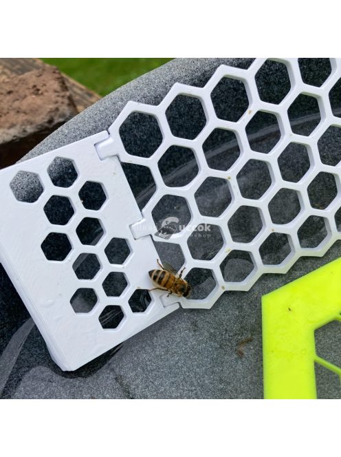 Lebegő méh létra kertekhez és madárfürdőkhöz