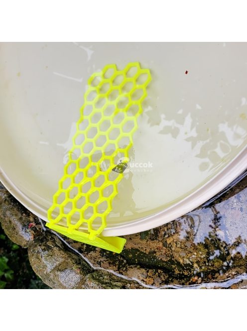 Lebegő méh létra kertekhez és madárfürdőkhöz