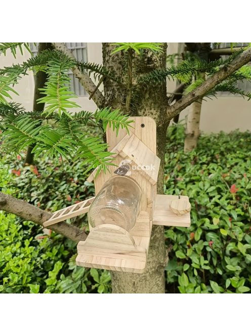 Mókus etető ház létrával