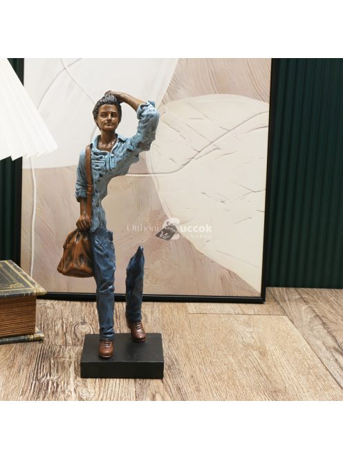 Gyanta  szobor figura