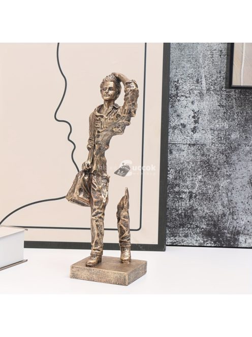 Gyanta  szobor figura