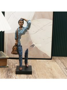 Gyanta  szobor figura