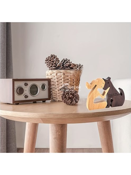 Kézzel készített fa kutyaszobor