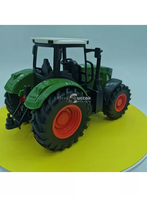 1/24 méretarányú Nagy Farm Traktor