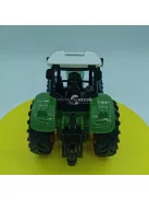 1/24 méretarányú Nagy Farm Traktor