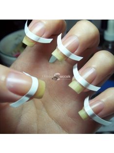   100 darab francia manikűr köröm matrica csík: Öntapadós köröm matrica tippek manikűr díszítéshez - Hold alakú design, fehér
