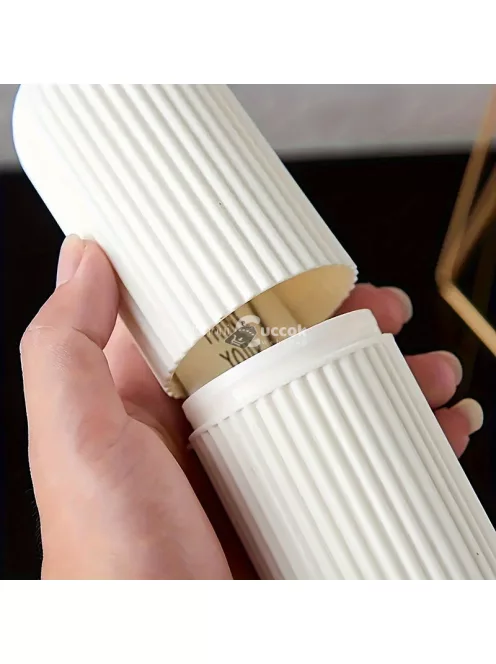 Hordozható fogkefe pohár