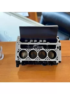 1Mini V8-as motorblokk alakú asztali szervező, tartó