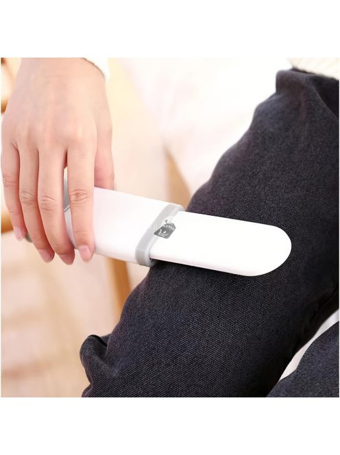 Szőrtelenítő kefe öntisztító tokkal