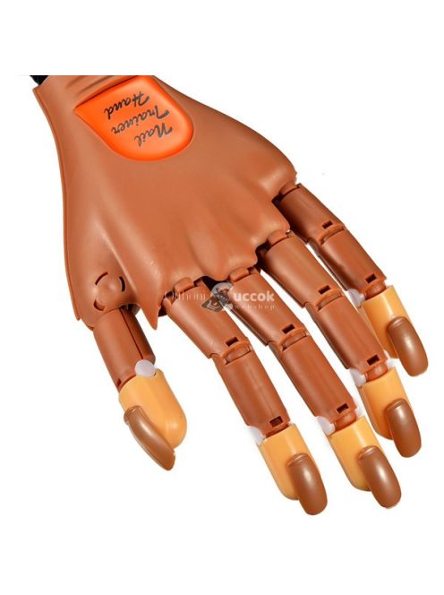 Műköröm építéshez gyakorló kéz